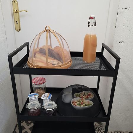 Les Lupins Bed & Breakfast เอเทรตาต์ ภายนอก รูปภาพ